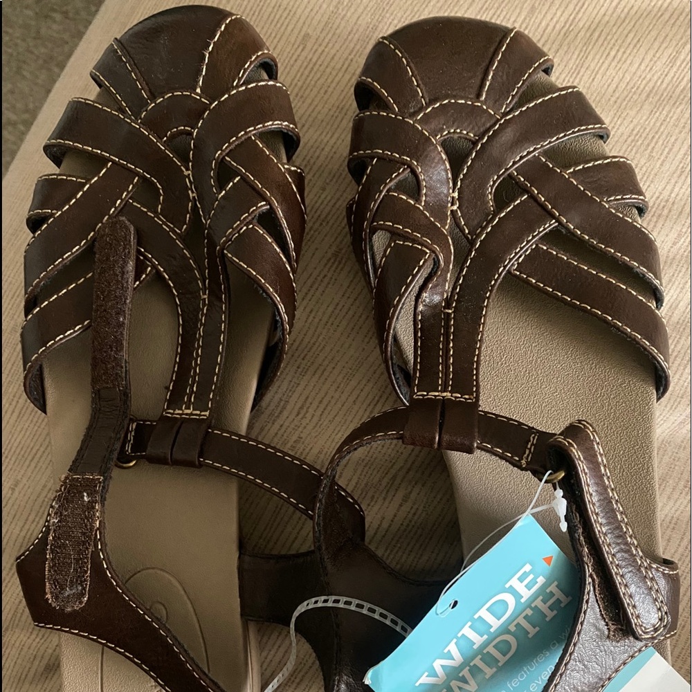 Bare traps brown sandals